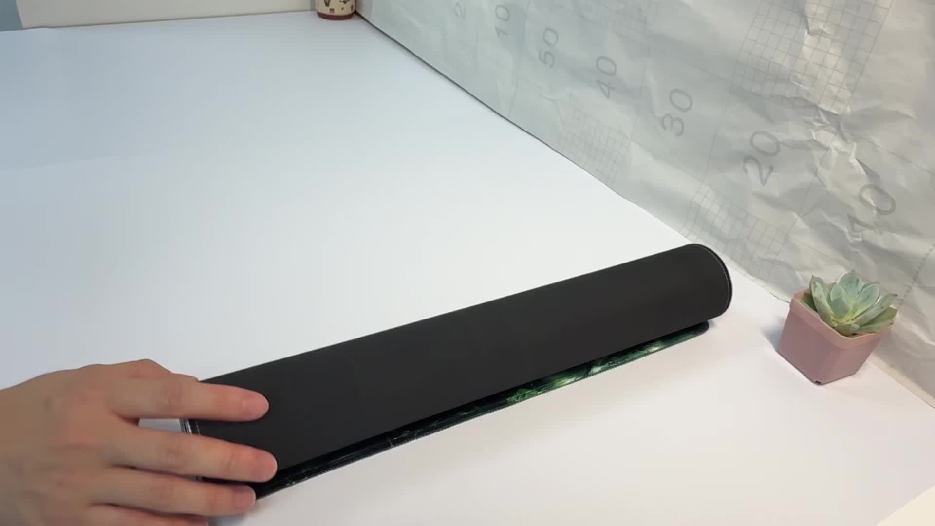 Tapis de souris gaming Kawaii Chat Noir - Plantes Anime Étendu